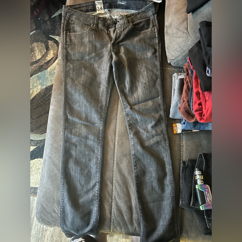 Volcom jeans 34/34 (2x4) skinny jeans. Great condition.
